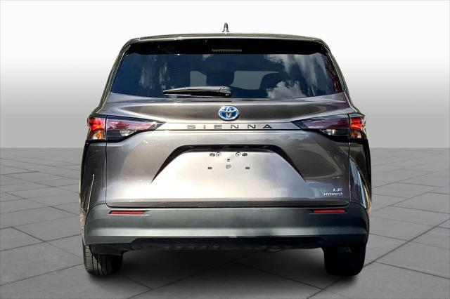 2024 toyota sienna le