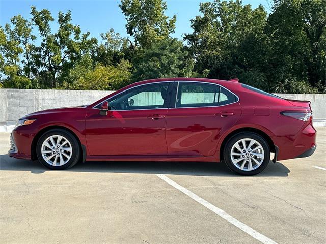 2021 toyota camry le