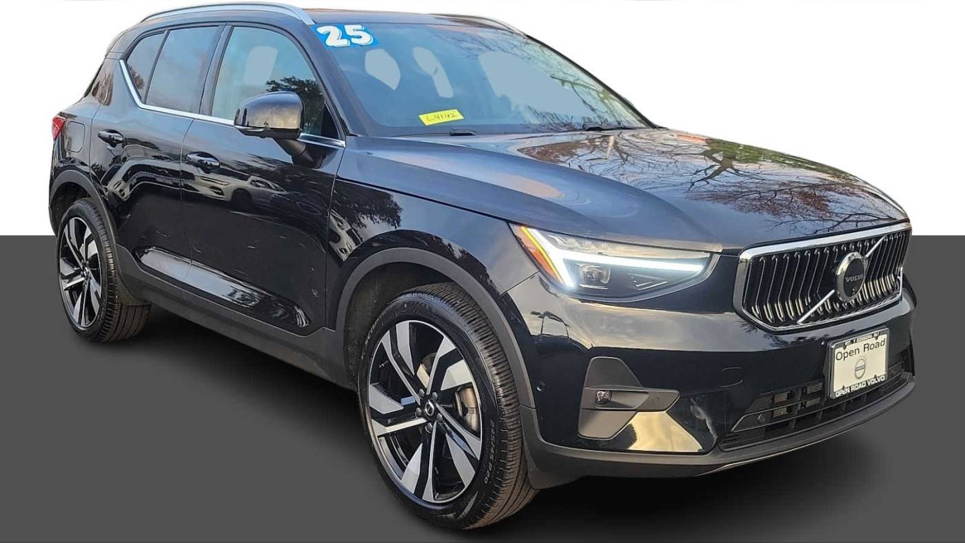 2025 volvo xc40 b5 plus bright theme