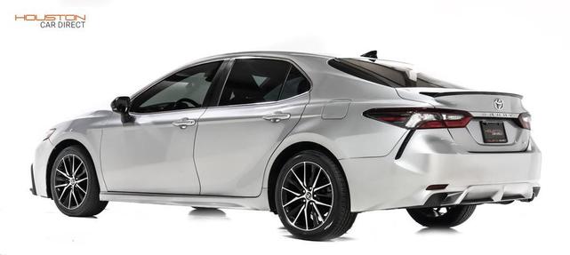 2022 toyota camry se