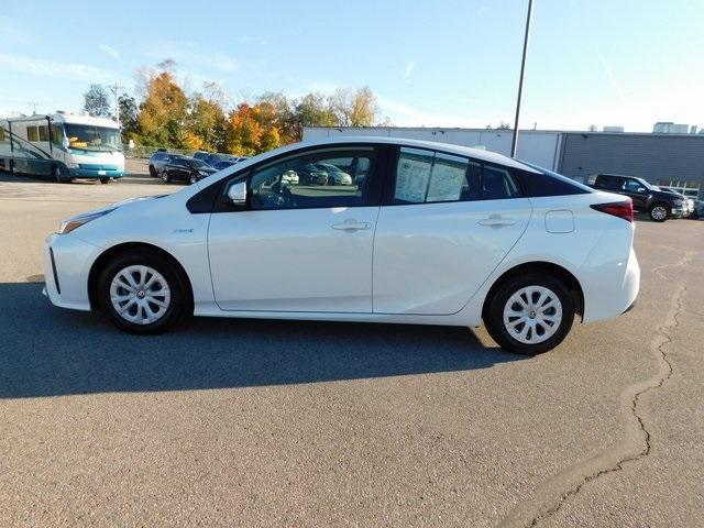 2019 toyota prius l