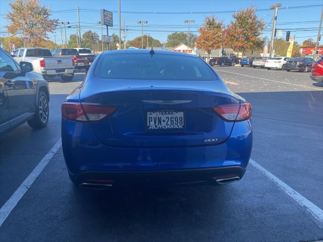 2016 chrysler 200 s