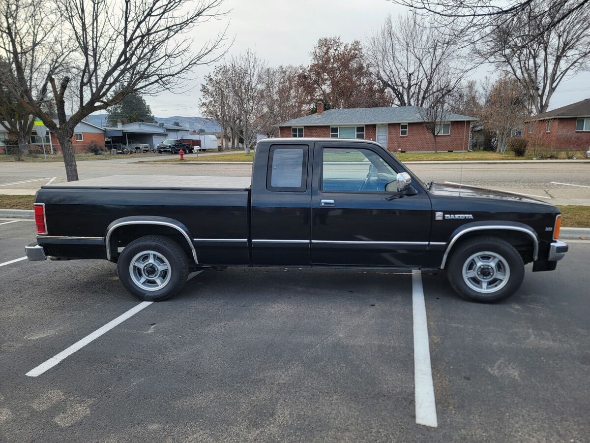 1990 dodge dakota le ex-cab v6 auto od 2wd..clean runs great!