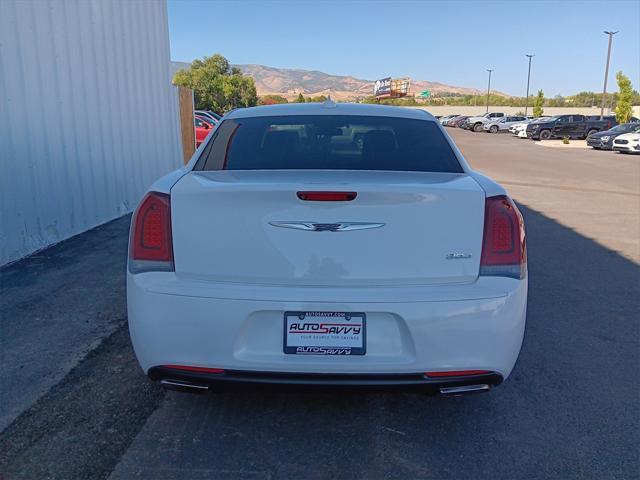 2019 chrysler 300 touring
