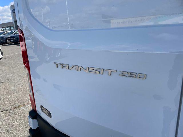 2023 ford transit-250 base