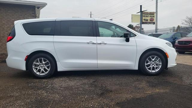 2024 chrysler pacifica touring-l