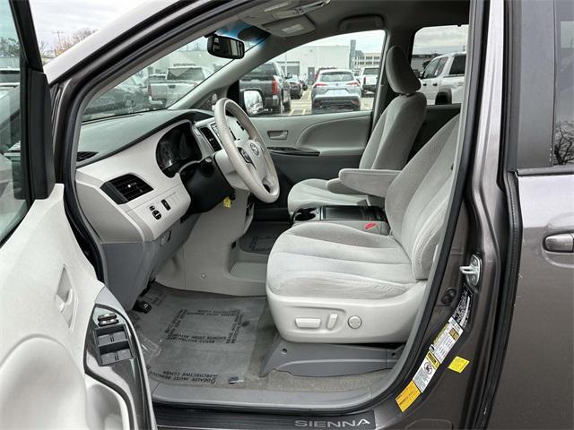 2013 toyota sienna le