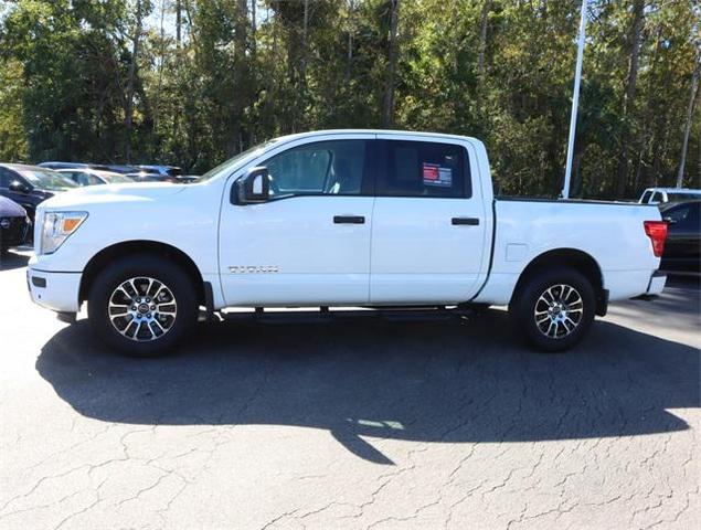 2024 nissan titan sv