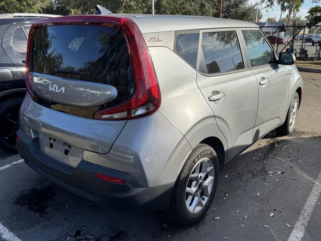 2022 kia soul lx