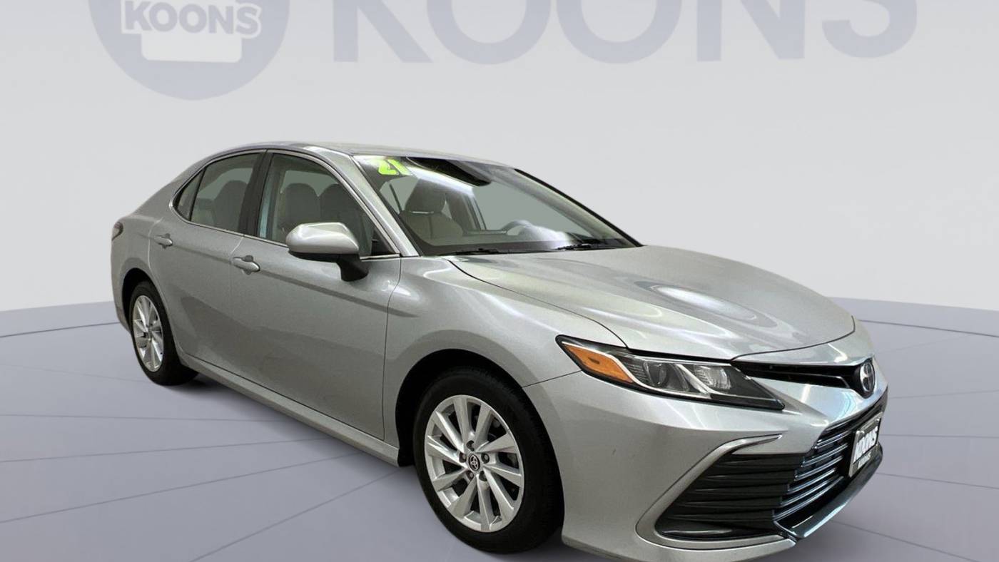 2021 toyota camry le