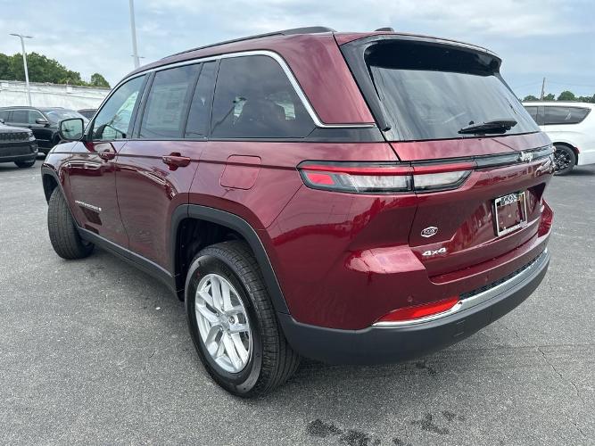 new 2024 jeep grand cherokee laredo x 4x4