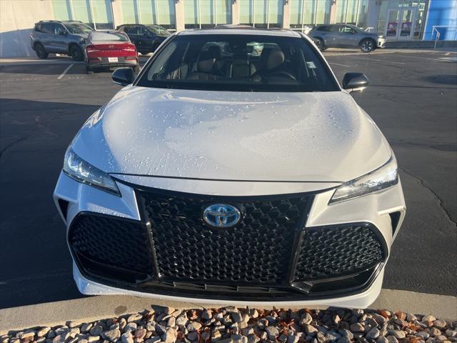 2022 toyota avalon hybrid xse