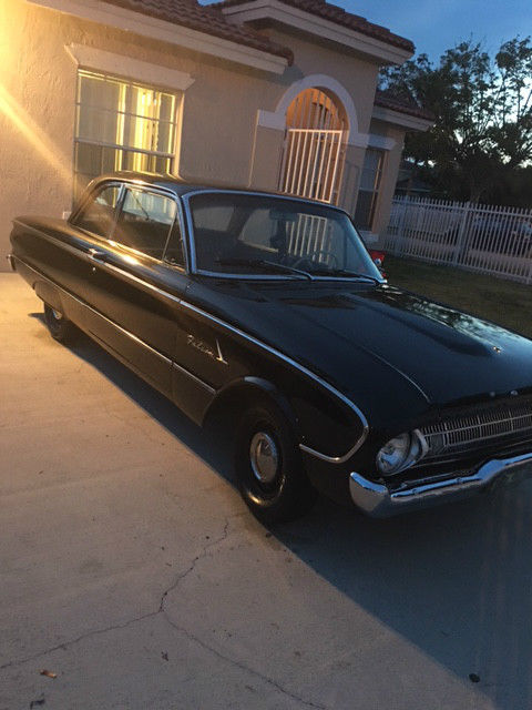 ford falcon 1961, color black, good condition