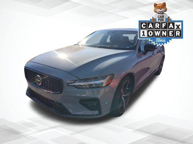 2024 volvo s60 b5 plus dark theme
