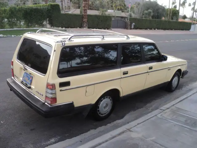 1986 volvo 240 dl wagon ( very clean ) no rust!