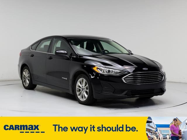 2019 ford fusion hybrid se