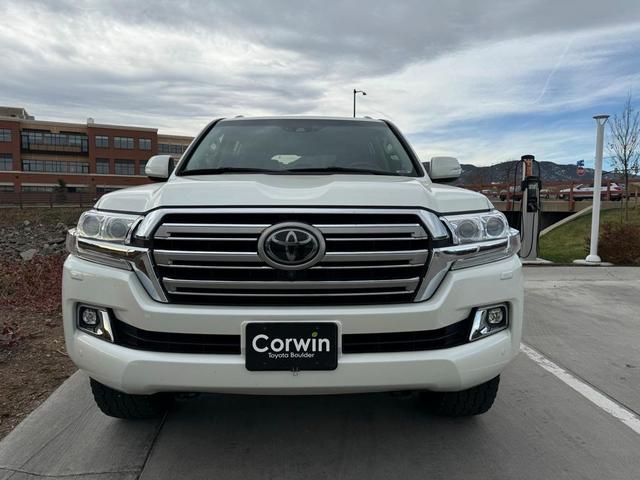 2020 toyota land cruiser base