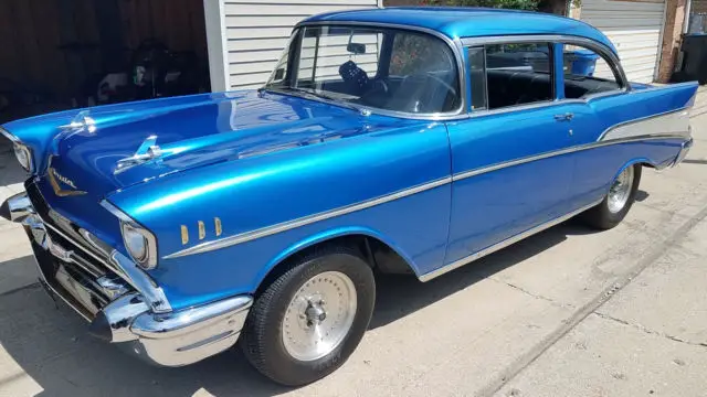 1957 chevy chevrolet bel-air 2 door 4 speed transmission 350 small block chicago