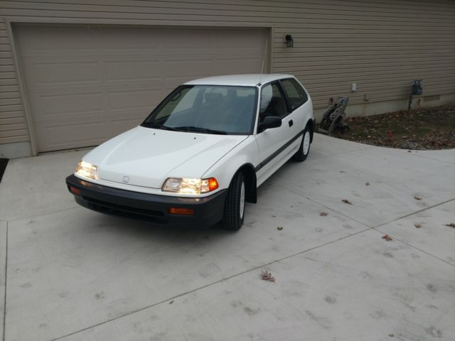 1989 honda civic dx 1.5l, 5sp, white hatch back, never seen snow, rain twice!!