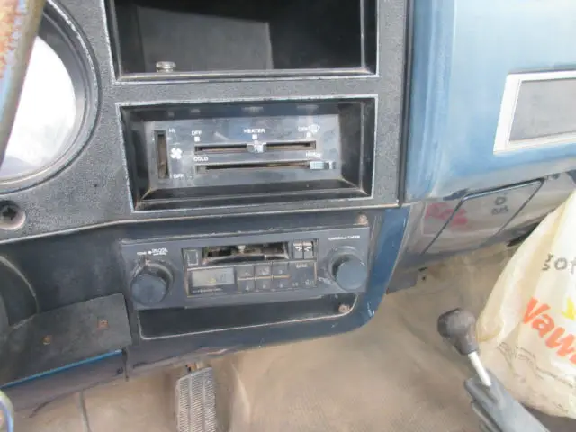 1986 chevy k20 4x4 truck. 350 v8. 3/4 ton 4wd. very original! custom deluxe