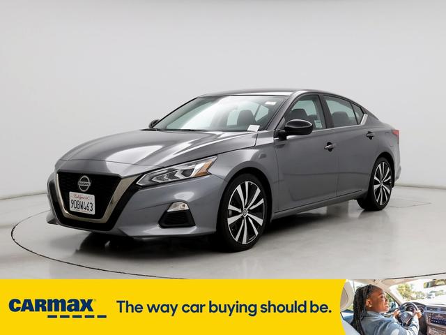 2022 nissan altima sr