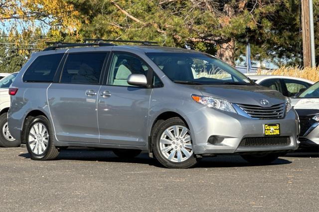 2017 toyota sienna le
