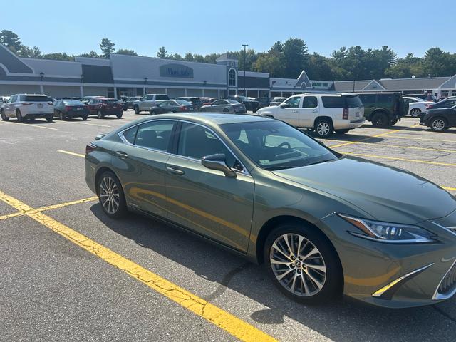 2021 lexus es 300h base