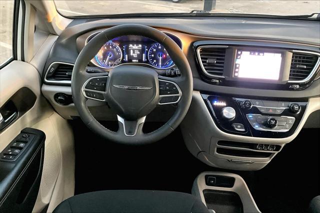 2022 chrysler voyager lx