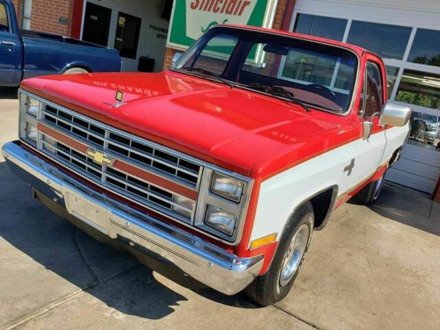 1986 chevrolet c-10 short bed , silverado, two tone 54 k original miles