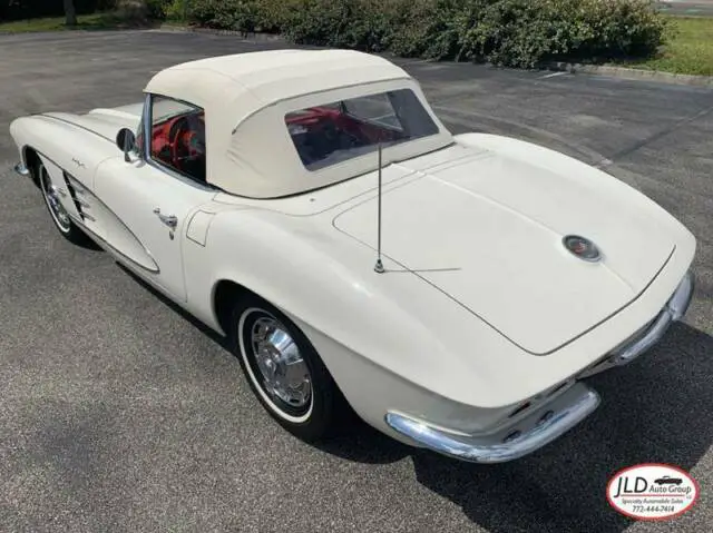 1961 chevrolet corvette, lt1 spec'd engine, doug nash 5 speed, same owner 1973