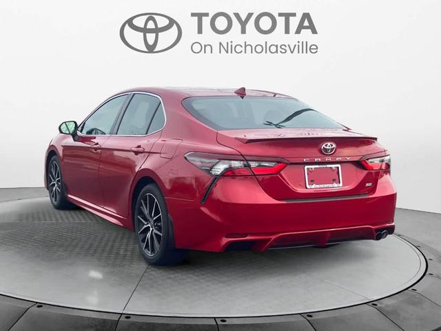 2022 toyota camry se