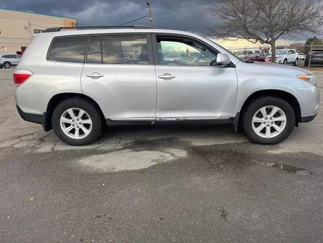 2012 toyota highlander base v6 4dr all-wheel drive in peabody, massachusetts