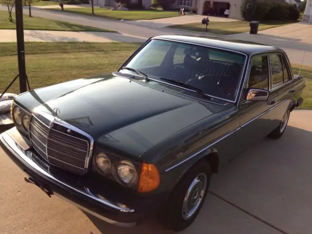1977 mercedes benz 300d base sedan 4-door