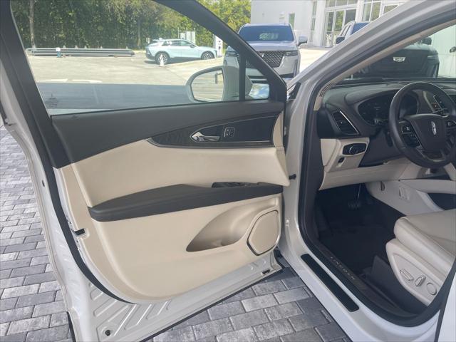 2019 lincoln nautilus select
