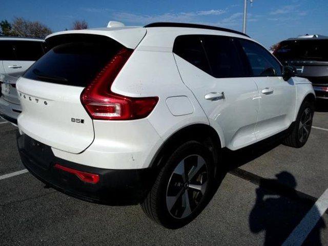 2024 volvo xc40 b5 plus dark theme