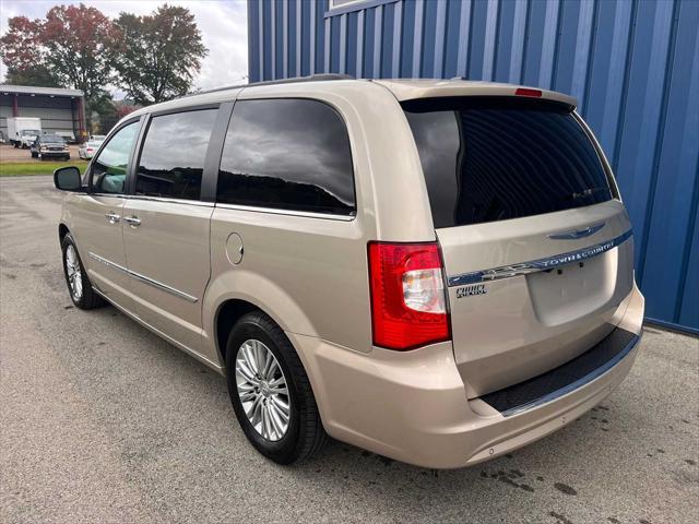 2016 chrysler town & country touring-l