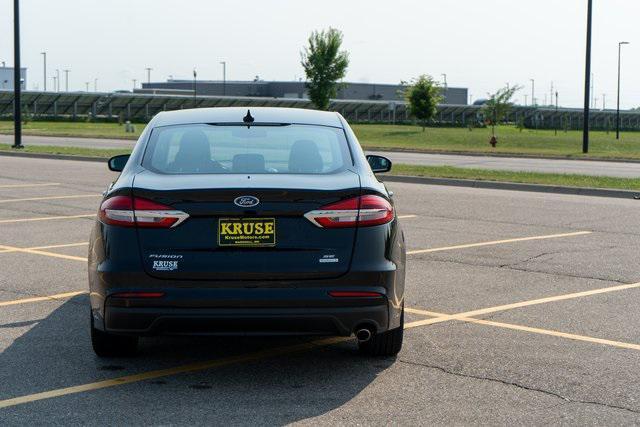2020 ford fusion se