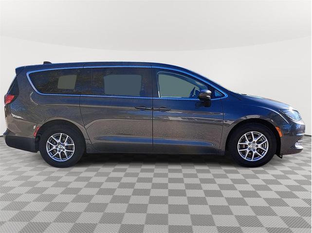 2022 chrysler voyager lx
