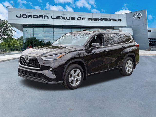 2021 toyota highlander le