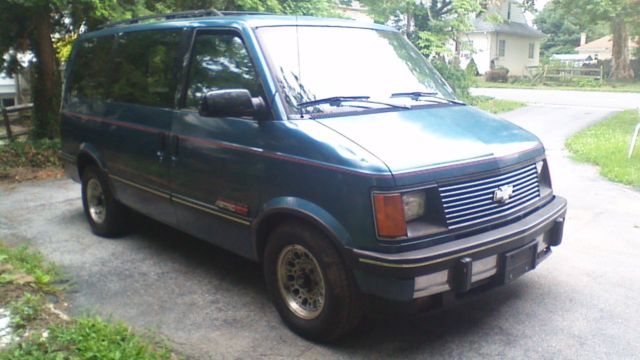 awd astro excellent condition garage kept for 13 years ! owner