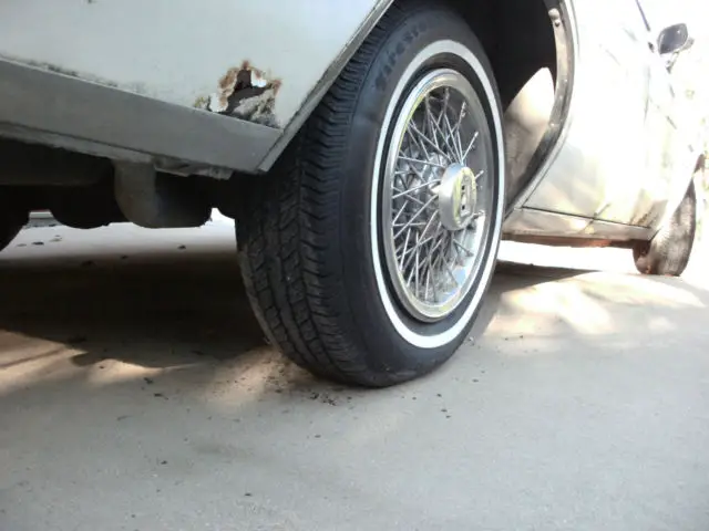 1985 oldsmobile 88 royale, clear title, pick up item only. festus missouri