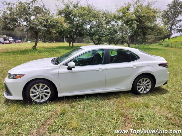 2022 toyota camry le