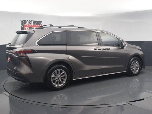 2022 toyota sienna le