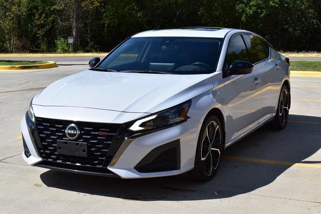 2023 nissan altima sr fwd