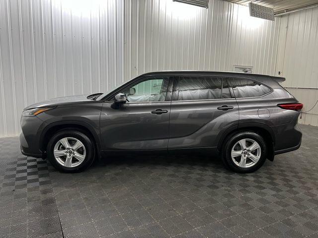 2021 toyota highlander le