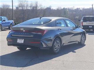 2024 Hyundai Elantra blue