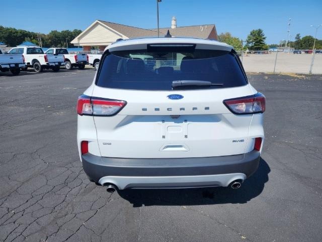 2022 ford escape se