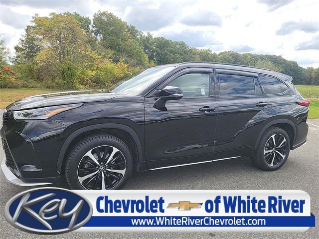 2022 toyota highlander xse