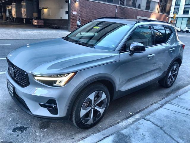 2024 volvo xc40 b5 plus dark theme