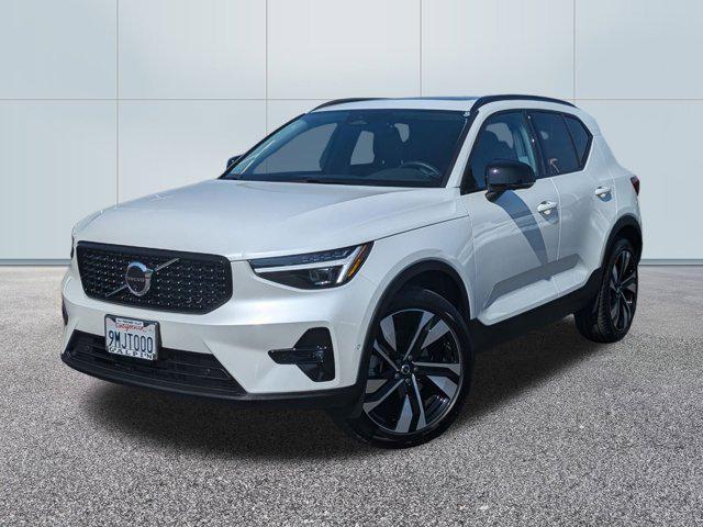 2024 volvo xc40 b5 ultimate dark theme